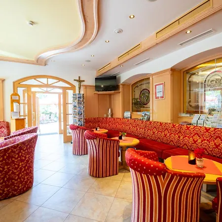 Berg & Urslauerhof Отель